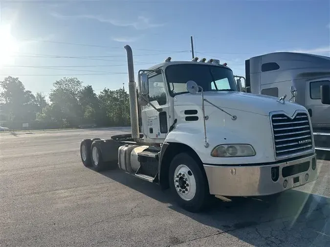 2016 MACK CXU613