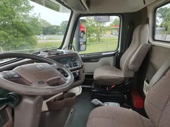 2016 VOLVO VNL64T300