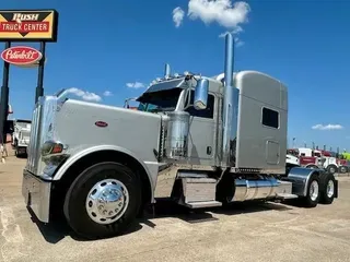 2023 Peterbilt 389
