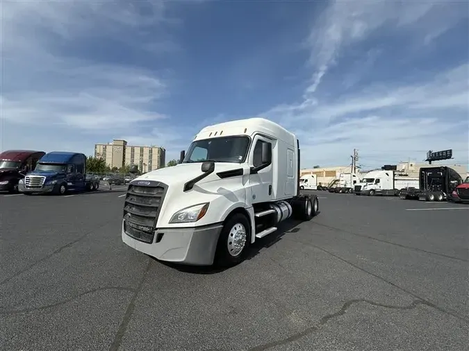 2019 FREIGHTLINER CASCADEVO1