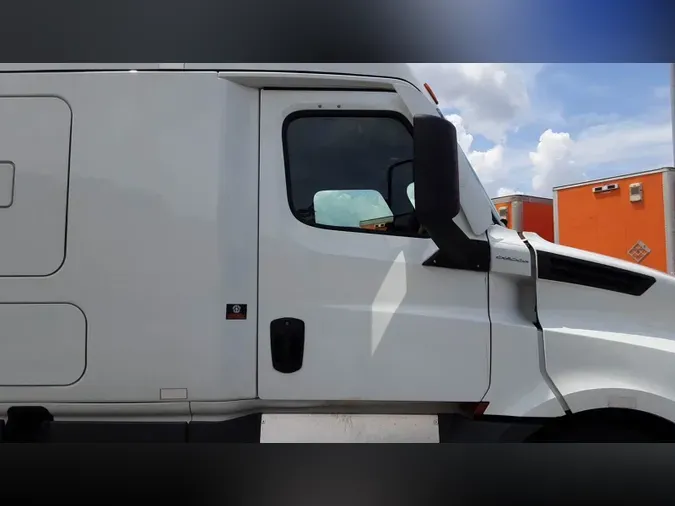 2023 Freightliner Cascadia 126