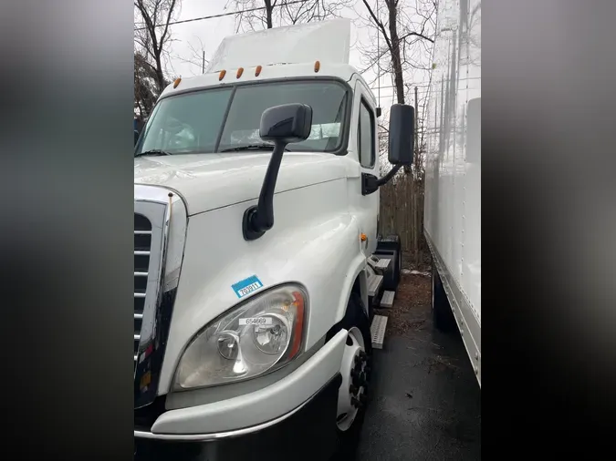 2016 FREIGHTLINER/MERCEDES CASCADIA 1257ec3a48f65243bb42dd510c9e027ae45