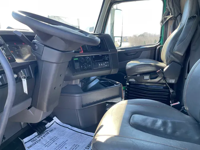 2020 VOLVO VNL64T860