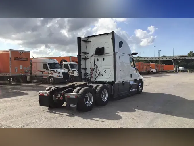 2022 Freightliner Cascadia 126
