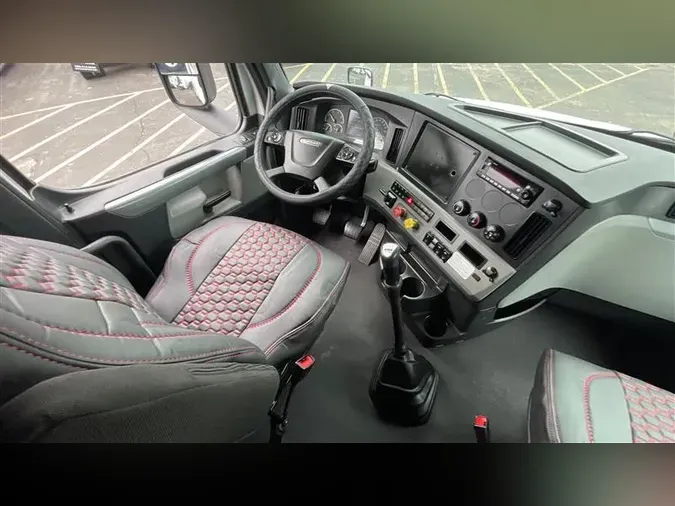 2022 FREIGHTLINER CA126