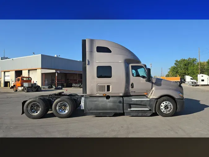 2022 International LT