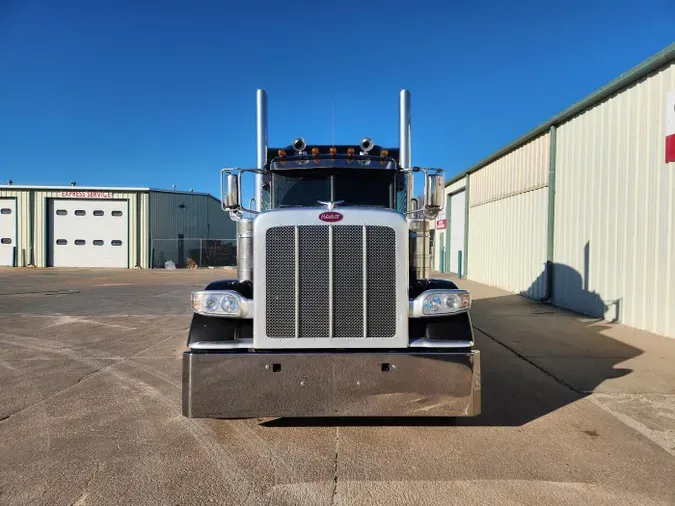 2023 Peterbilt 389