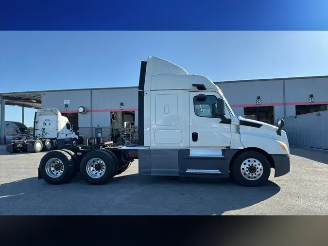 2019 Freightliner Cascadia 126