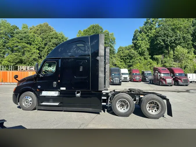 2023 Freightliner Cascadia 1267edb3052c9338162918745aaaf19c80d