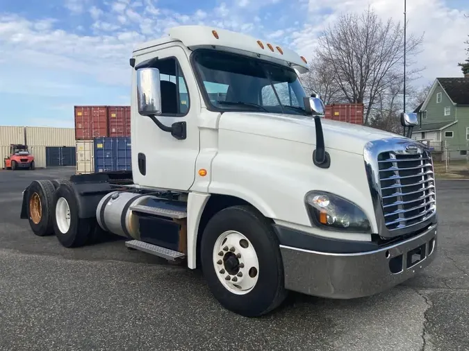 2018 FREIGHTLINER/MERCEDES CASCADIA 125