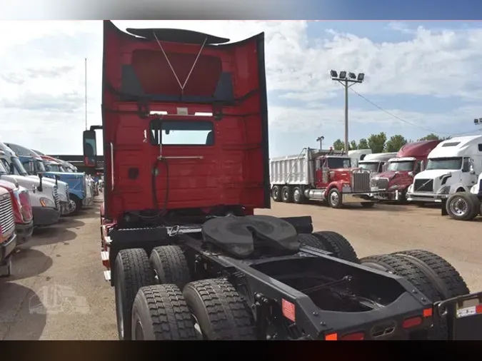 2021 VOLVO VNR64T300