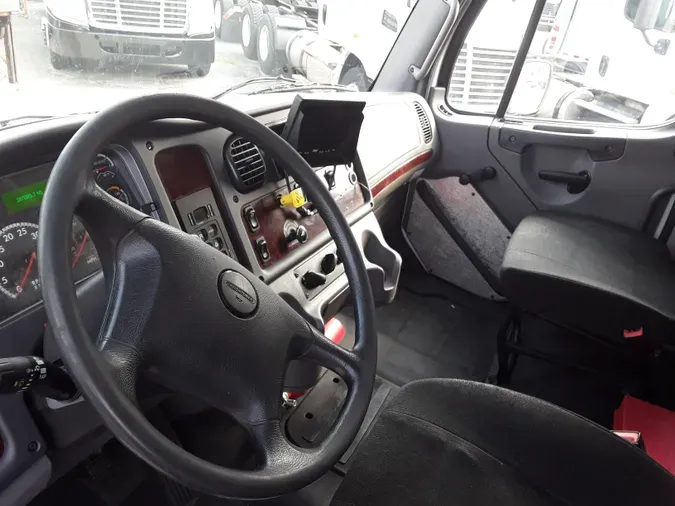 2018 FREIGHTLINER/MERCEDES M2 106