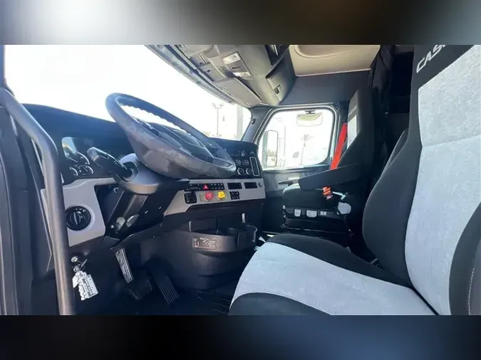 2019 FREIGHTLINER CA126