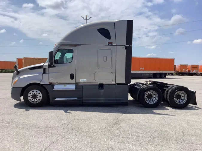2021 Freightliner Cascadia 126
