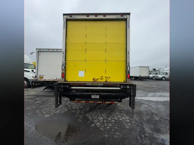 2018 FREIGHTLINER M2 106