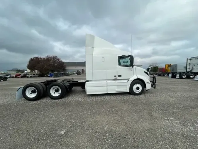 2019 VOLVO VNR64T640