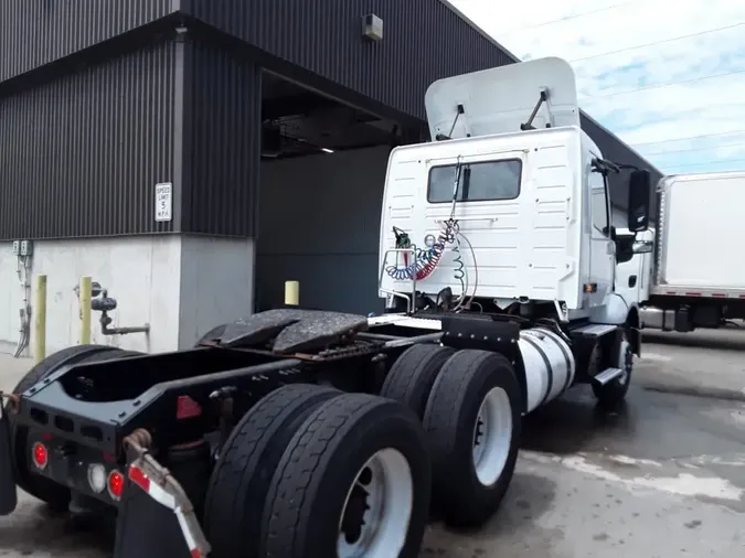 2019 VOLVO VNL64T-300