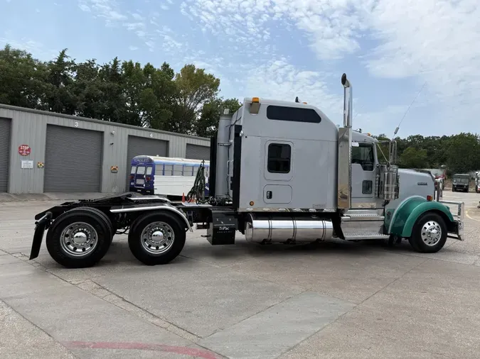 2020 Kenworth W900