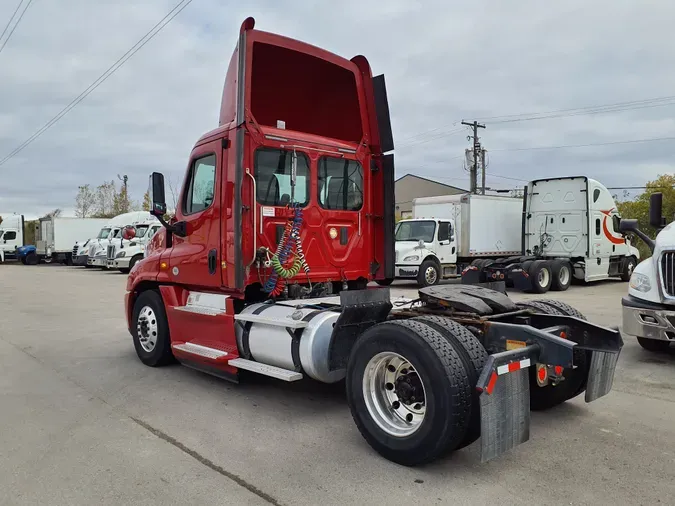 2013 FREIGHTLINER/MERCEDES CASCADIA 125