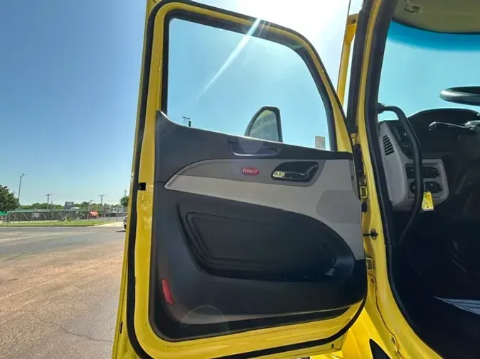 2023 PETERBILT 579