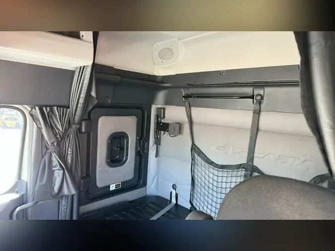 2019 Freightliner Cascadia 126