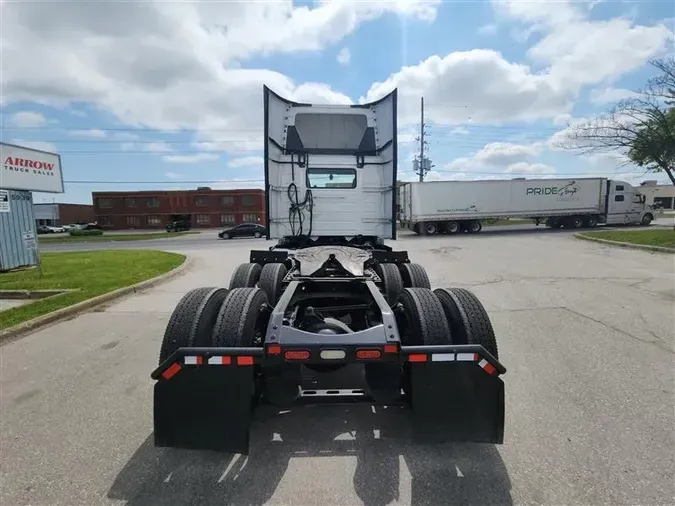 2019 VOLVO VNR300