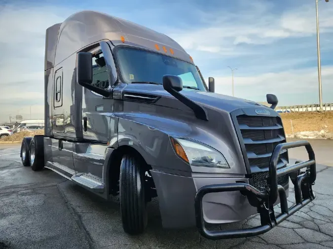 2022 FREIGHTLINER Cascadia 126