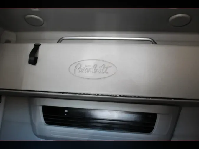 2023 Peterbilt 579
