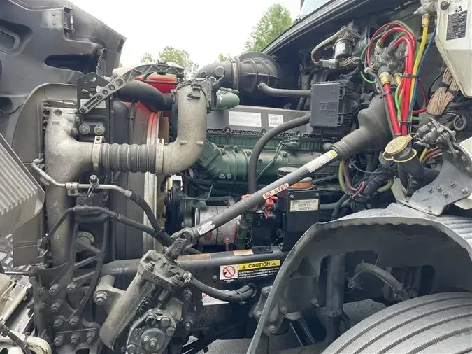 2020 VOLVO VNR640