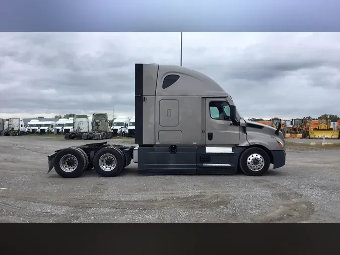 2023 Freightliner Cascadia 126