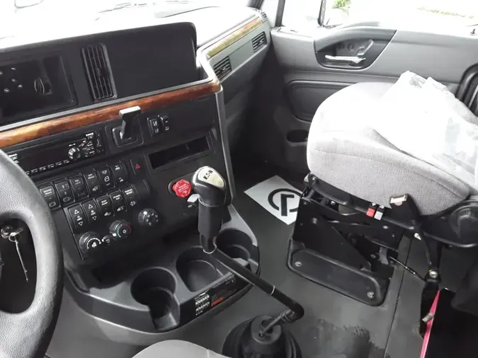 2019 NAVISTAR INTERNATIONAL LT625 SLPR CAB
