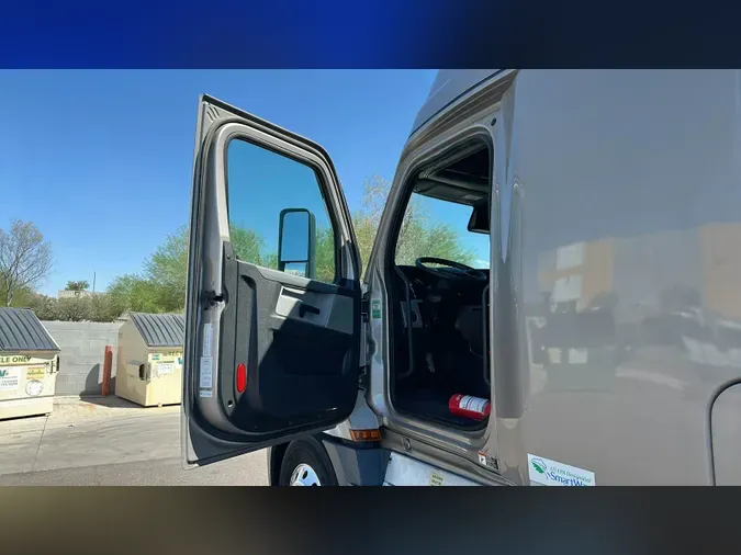 2021 Freightliner Cascadia 126