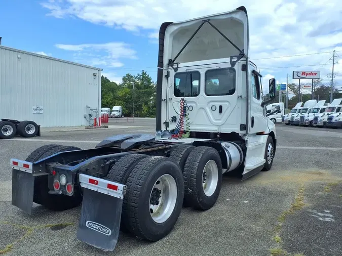 2023 FREIGHTLINER/MERCEDES NEW CASCADIA PX126647efe44598e73818c53e0c05405dac3e9