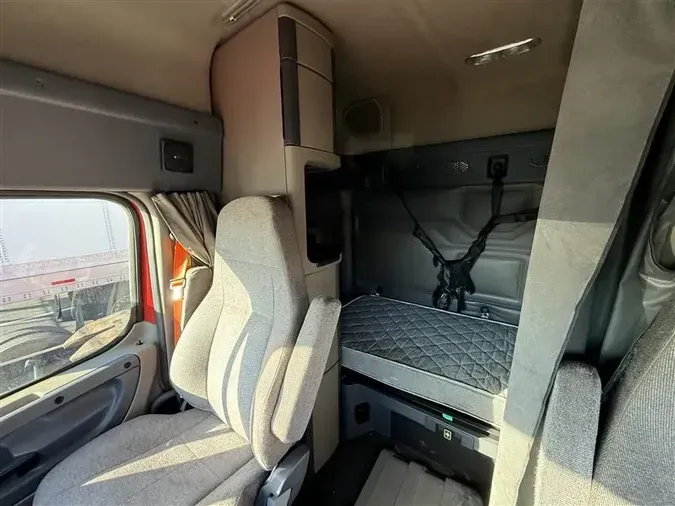 2017 FREIGHTLINER CASCADIA