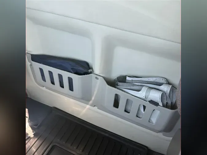 2023 VOLVO VNR64T300