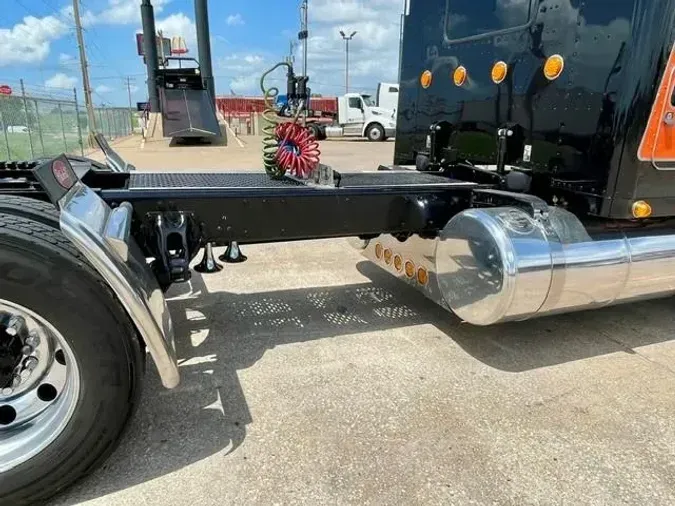 2022 Peterbilt 389