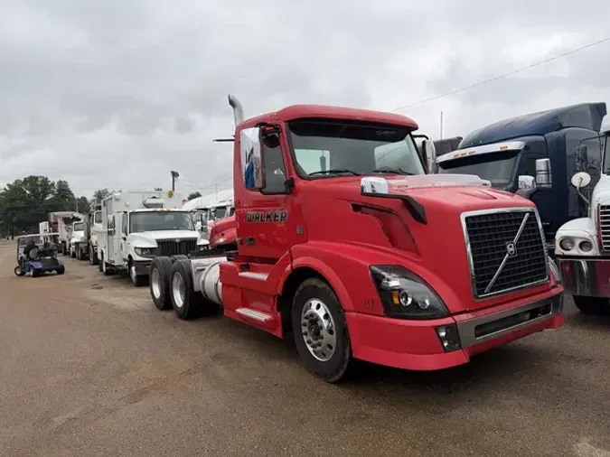 2013 VOLVO VNL64T300