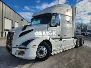 2025 VOLVO VNL64T760