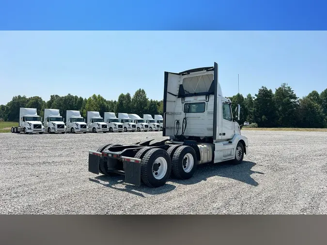 2017 Volvo VNL300