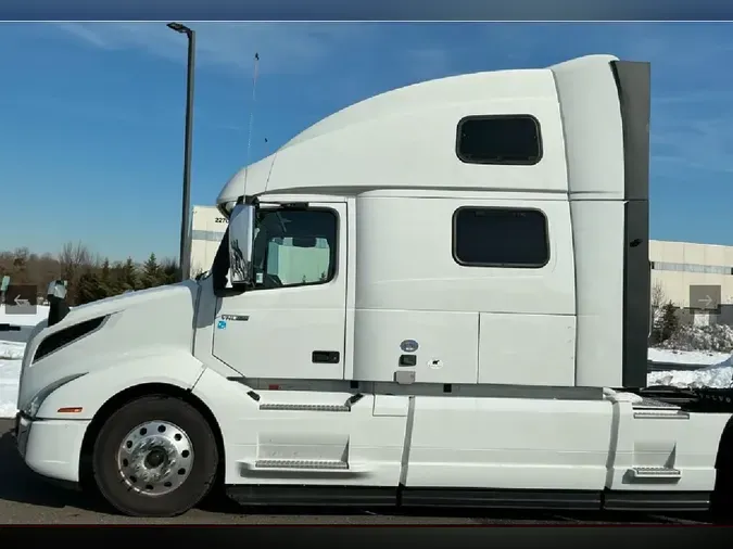 2025 VOLVO VNL64T8607f09e48634fb7a3d2d2701ecc5292e51