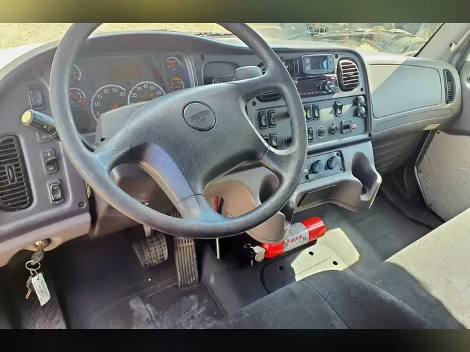 2018 FREIGHTLINER M2 106
