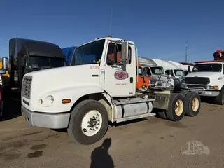 2000 FREIGHTLINER FL112