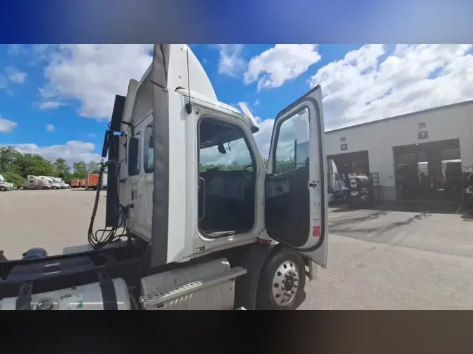 2019 Freightliner Cascadia 126