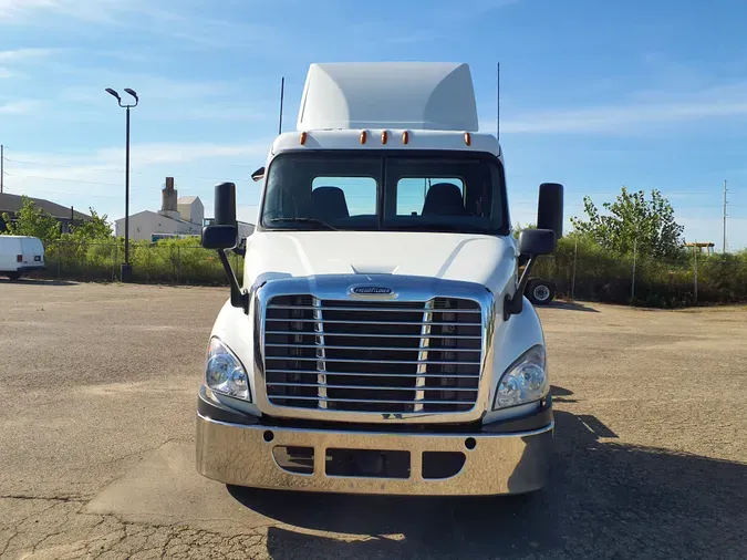 2018 FREIGHTLINER/MERCEDES CASCADIA 113