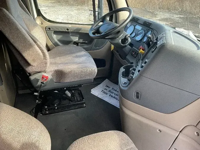 2019 Freightliner X12564ST