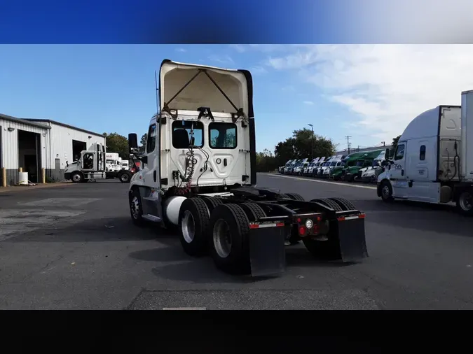 2019 Freightliner Cascadia 125
