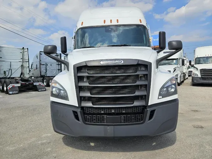 2021 FREIGHTLINER Cascadia 126