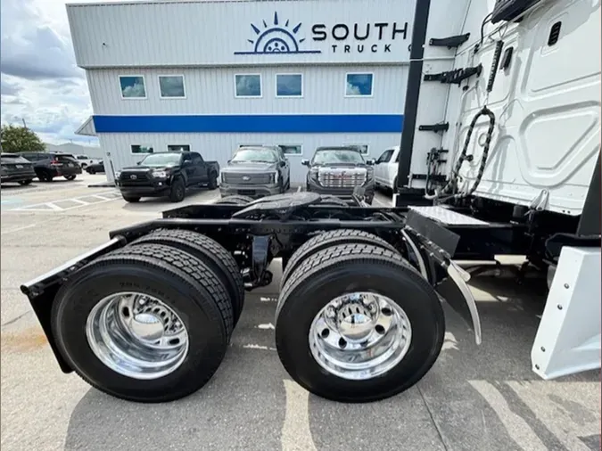 2021 Freightliner Cascadia 126