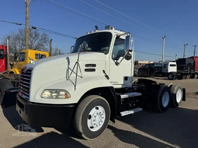 2007 MACK VISION CX613