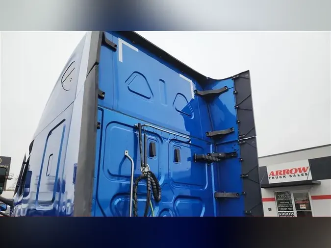 2021 FREIGHTLINER CA126